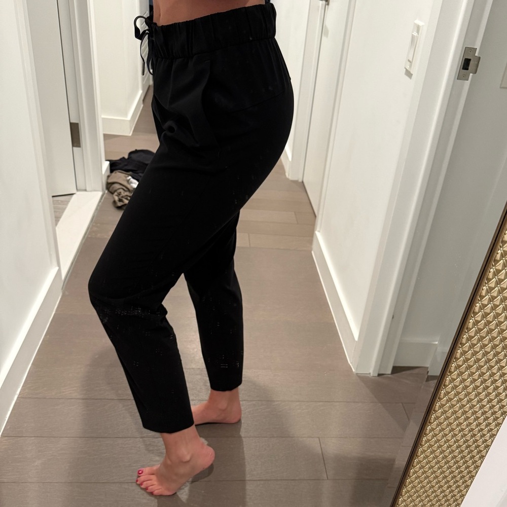 Lululemon Black Joggers- Size 6 / Black